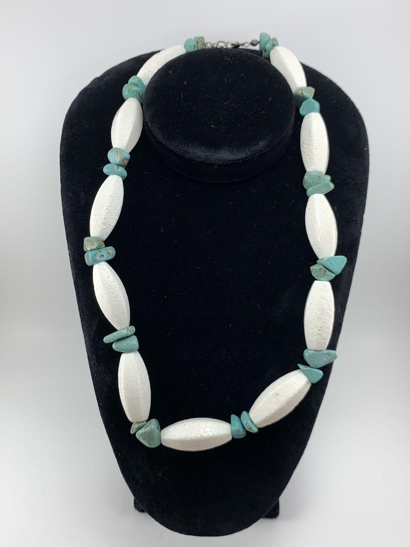 Natural stone turquoise necklace