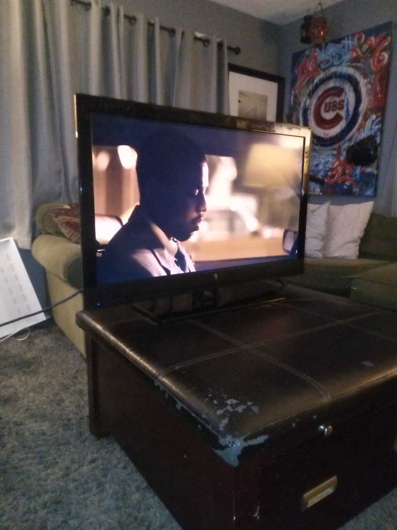 40" LCD TELEVISION