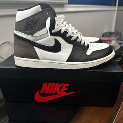Dark Mochas Jordan 1