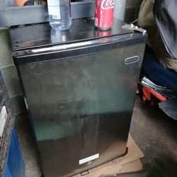 Mini Fridge 