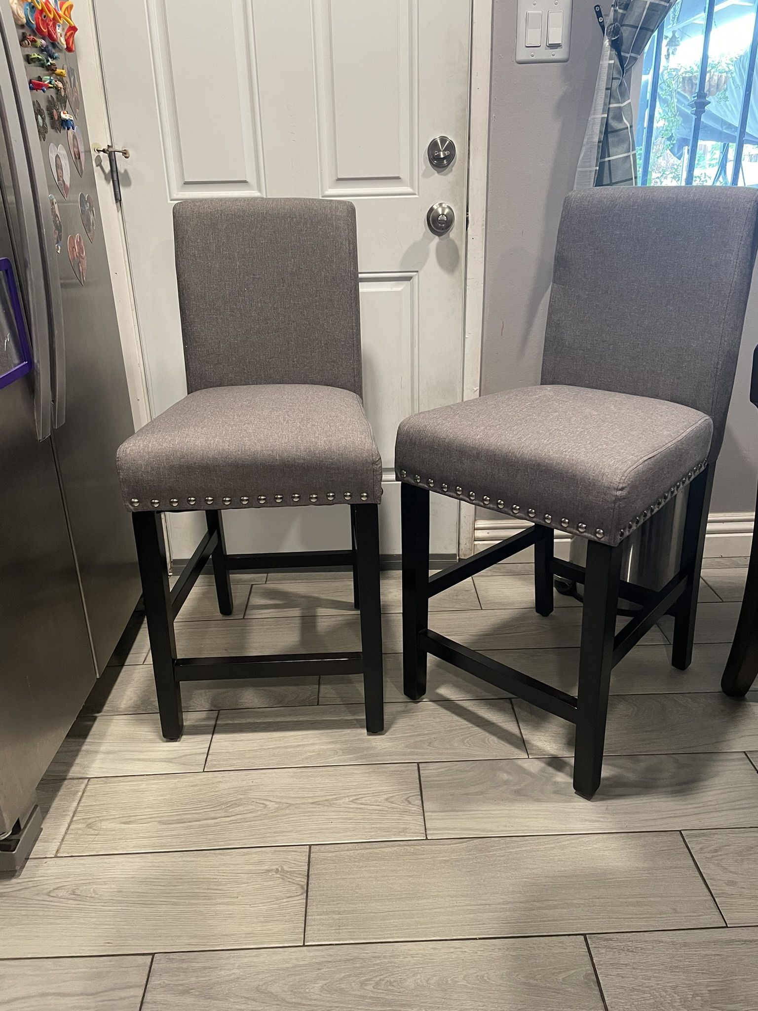 Costway Set of 2 25'' Kitchen Breakfast Chairs Nailhead Bar Stools Gray