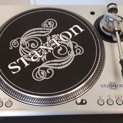 Stanton Str8-100 Turntable