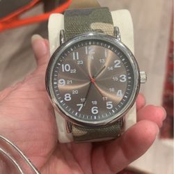 CAMO WATCH-needs battery
