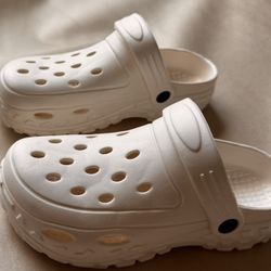 Crocks New , Size 7-8