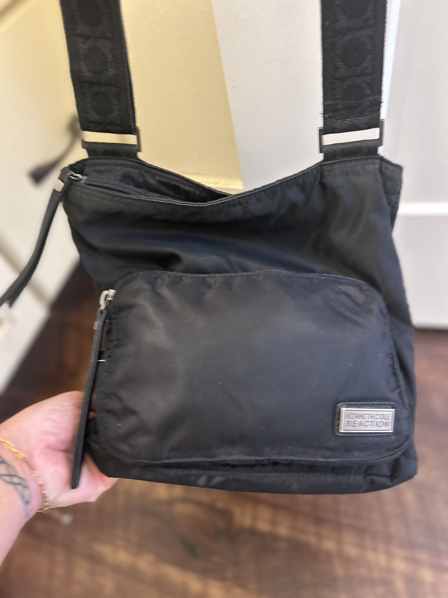 Kenneth Cole Cross Body Bag Purse 