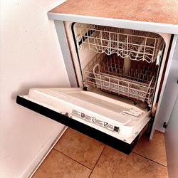 WHIRLPOOL DISHWASHER 