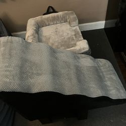 Dog Bed And Stairs ( USED ) 