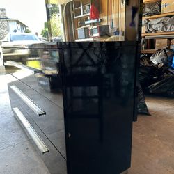 Bedroom Set W/Big Mirror. (No Mattress/Frame) 