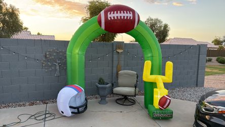 Inflatable 9 ft giant arch! Great for party’s or school events .