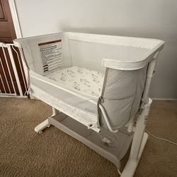 Electric rocking bassinet / bed for baby