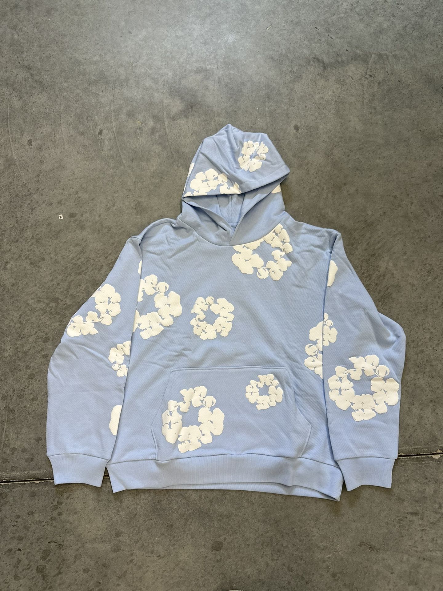 Light Blue Cotton Wreath Hoodie / Large