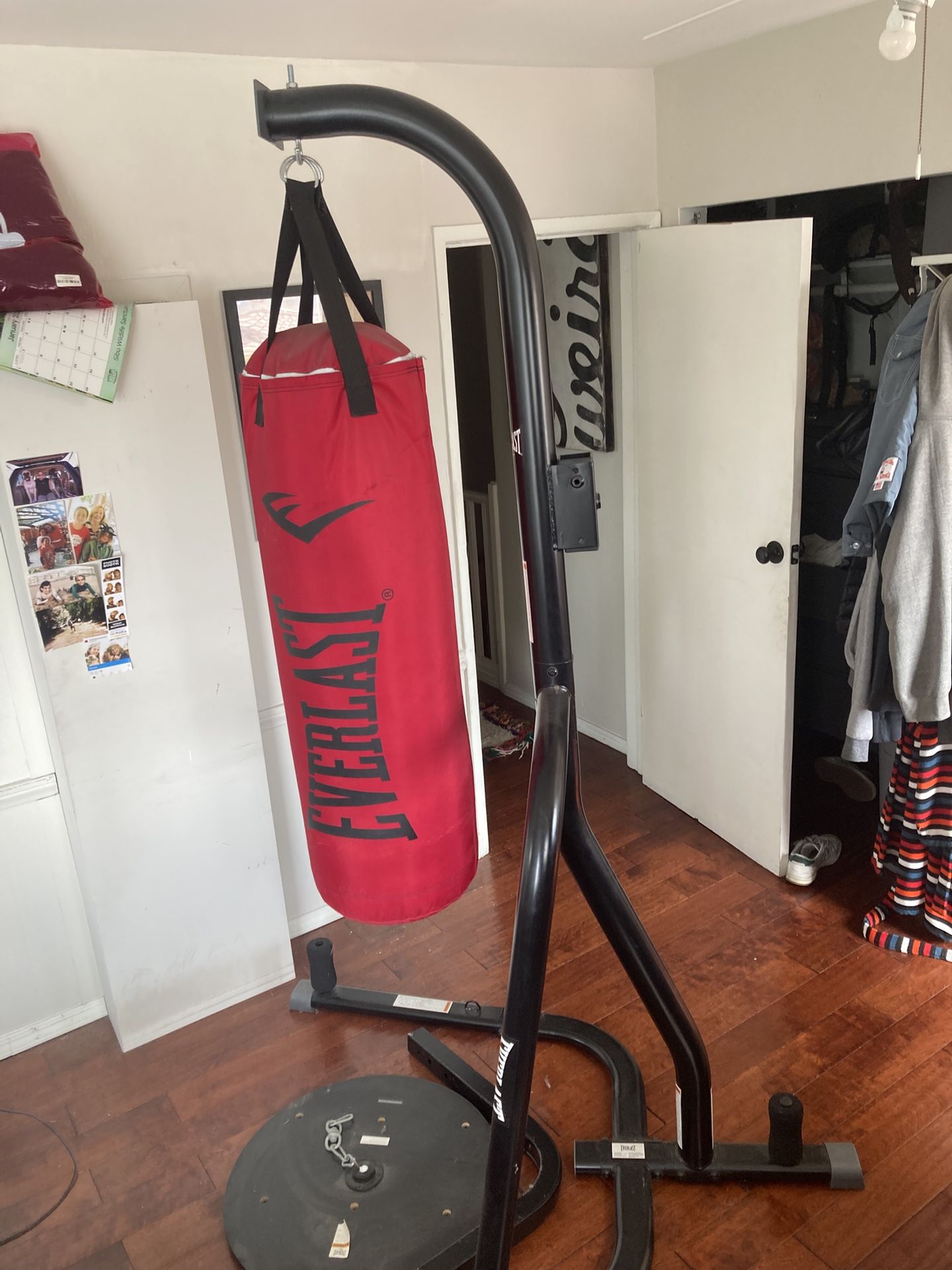 Everlast Punching Bag With Stand