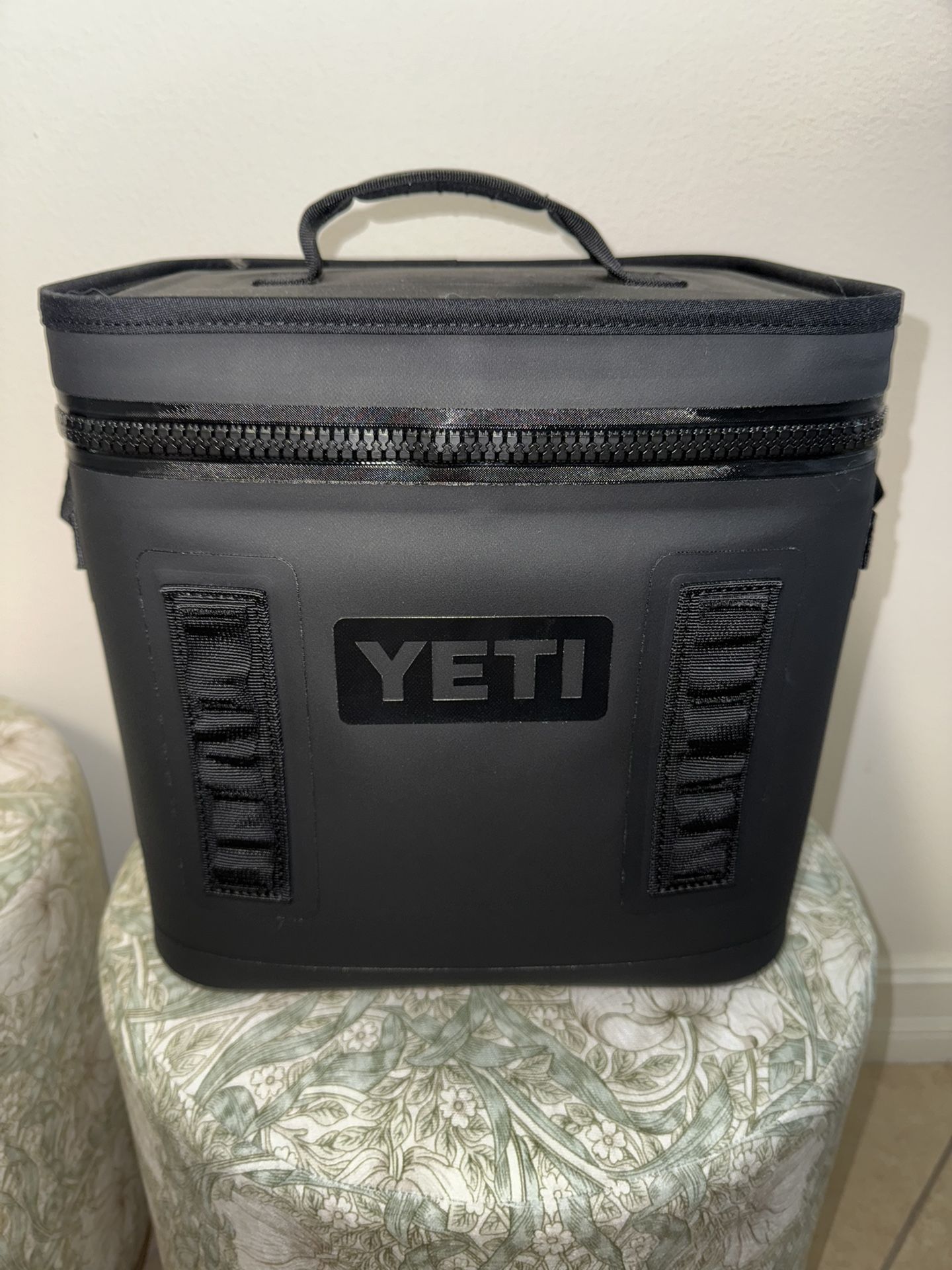 Yeti Hopper Flip 12