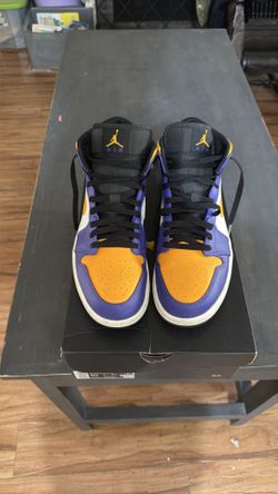 Air Jordan 1 Mid Lakers (2022)