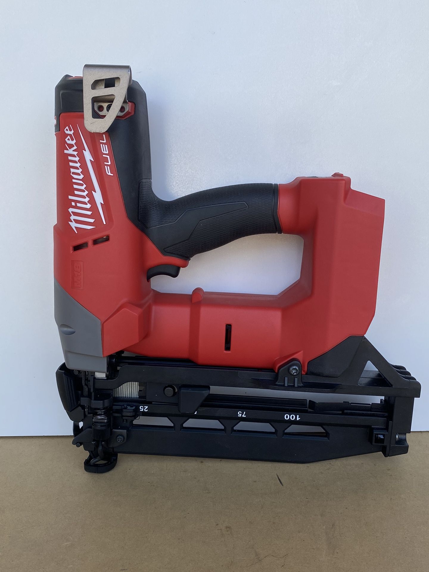 Milwaukee 16 gauge M18 Brushless Cordless Brad Nailer