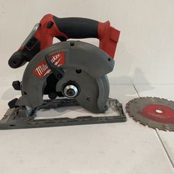 Milwaukee M18 FUEL 18-Volt Lithium-Ion Brushless Cordless 6-1/2 in. Circular Saw (Tool-Only)