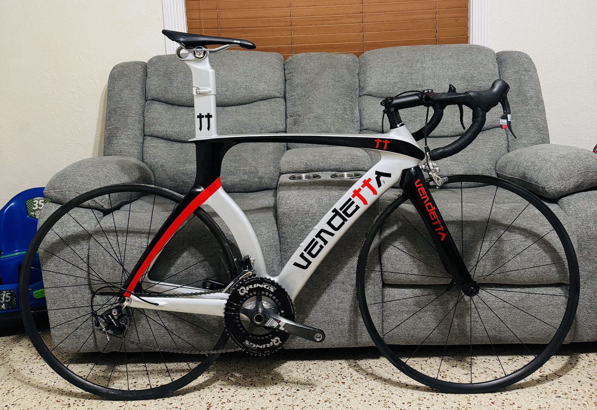 Vendetta TT Pro Full Carbon Road Bike  52-56 cm