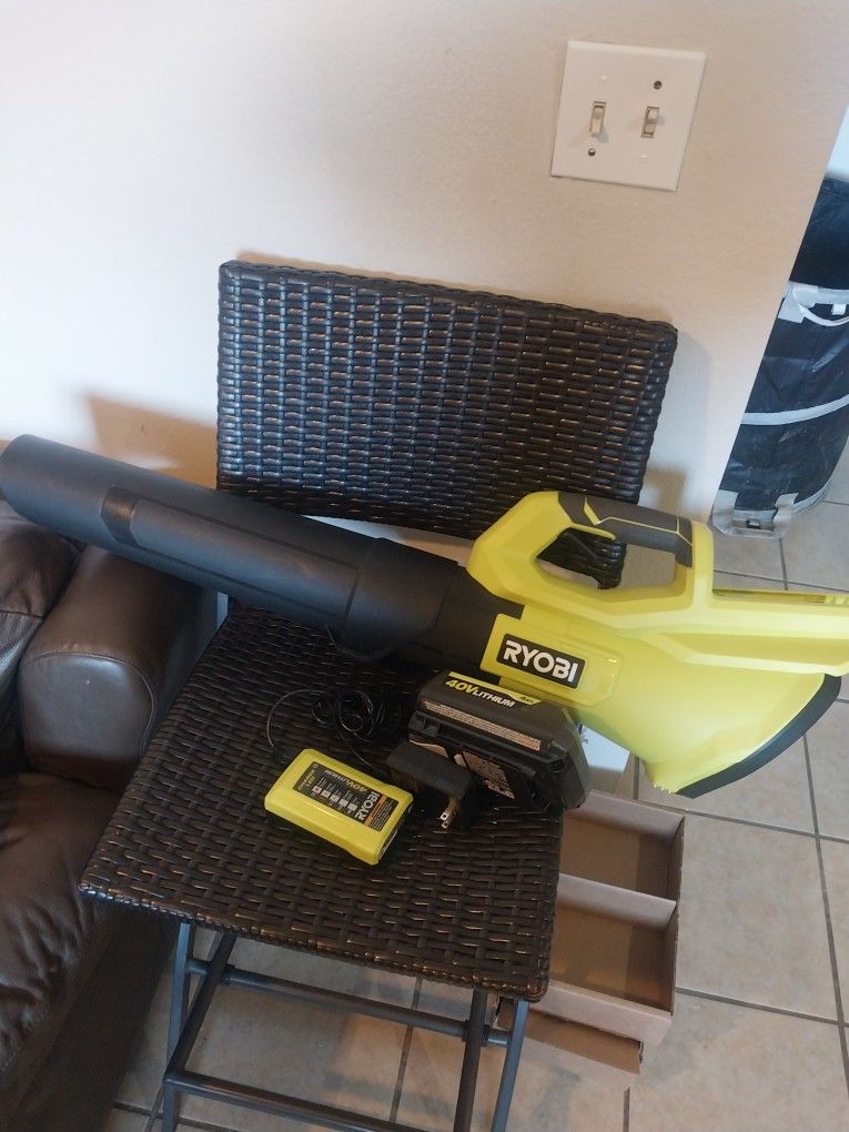 RYOBI LEAF BLOWER 40V LITHIUM WITH BATTERY AND CHARGER