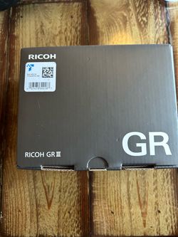 Ricoh GR III – Excellent Condition (Compact APS-C Street Photography Camera)