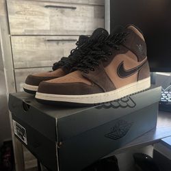 Air Jordan 1 Mids