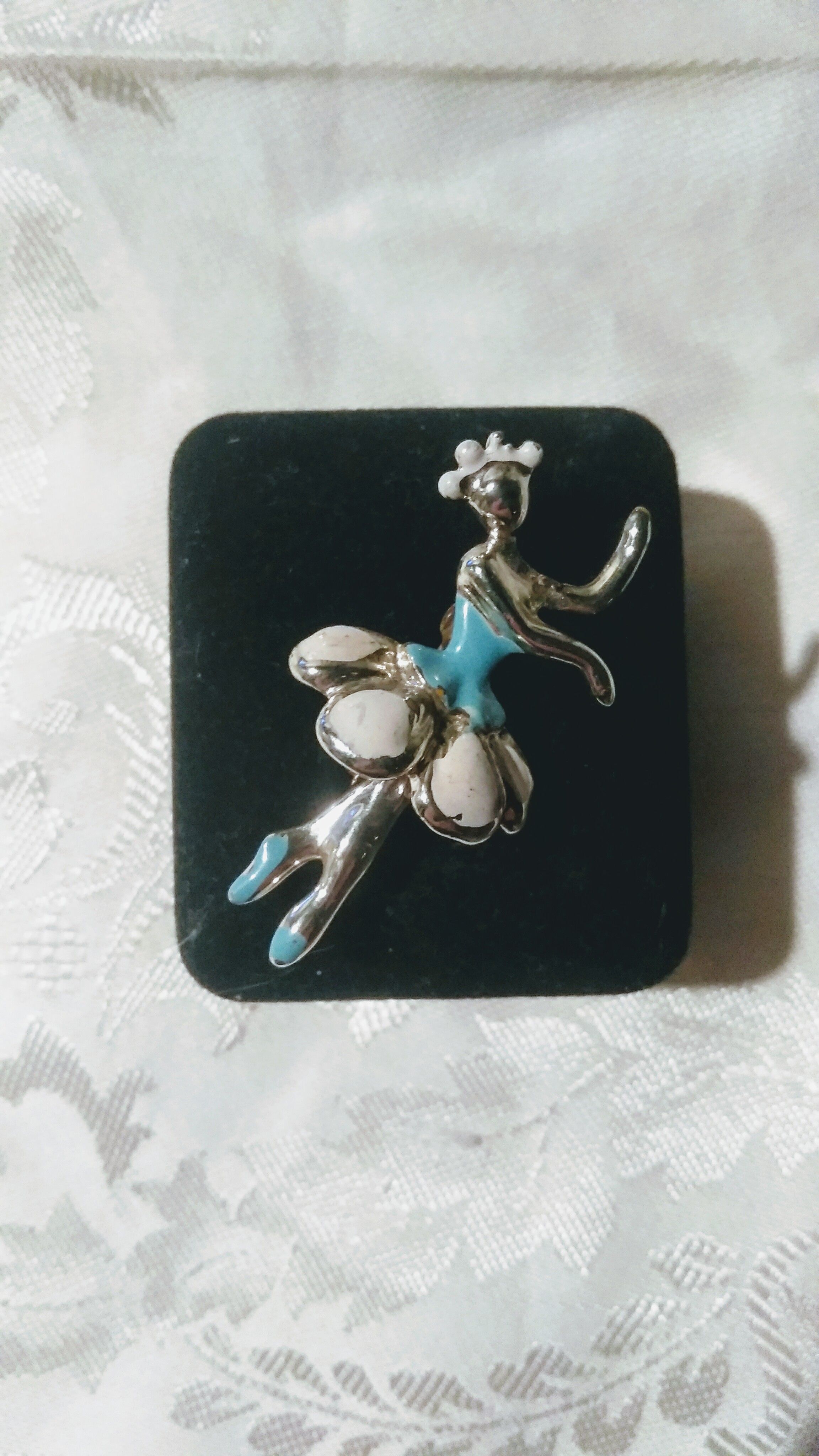 Vintage ballerina brooch/pin