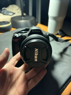 Nikon D3000 10.2MP Digital SLR Camera with 18 55mm f 3.5 5.6G AF S