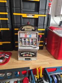 Tabletop jumbo slot machine working