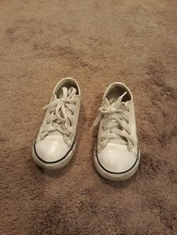 Converse leather tennis shoes