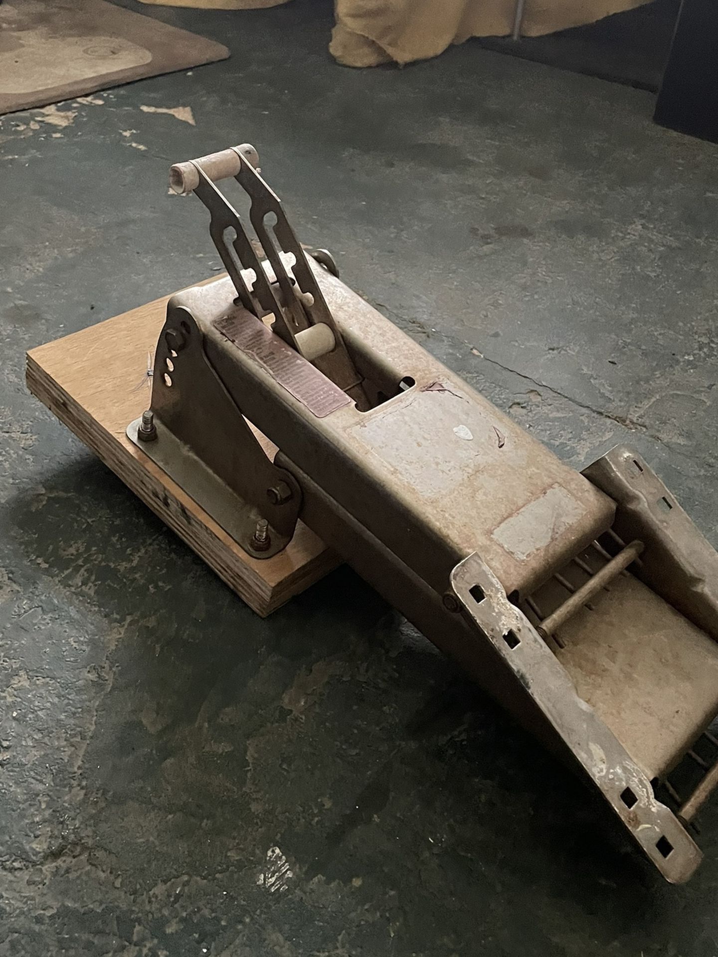Outboard Motor Mounting Bracket