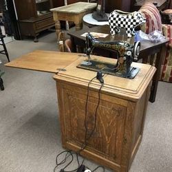 Oak Sewing Machine Table, Great condition, Fully Complete
