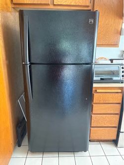 Black Kenmore refrigerator