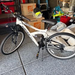 Brand New WEIZE Boundary Mountain Bike never rode $200 retail