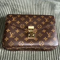 Louis Vuitton Pochette Métis 