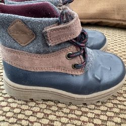 Carters boys boots sz 7