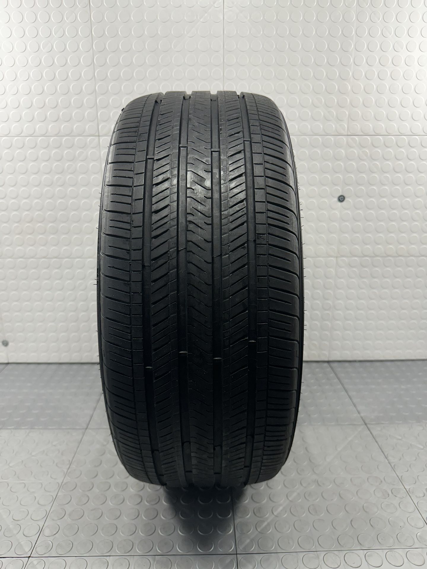 #708 One Used Tire Goodyear 235/40/19 96V Honda