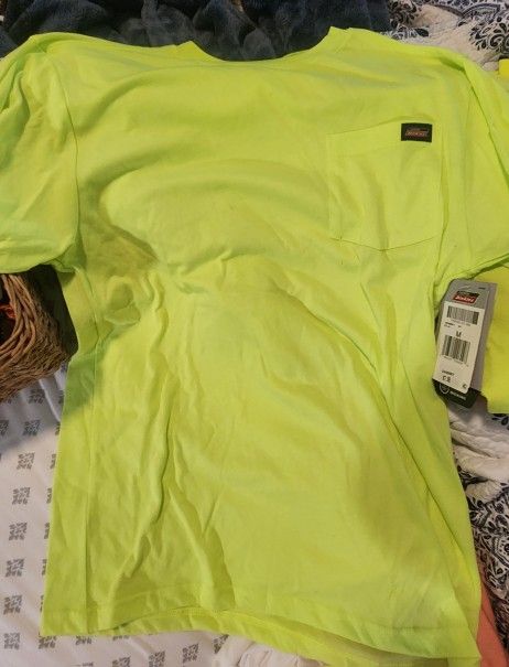 New With Tags medium Men's Work shirt MEDIUM