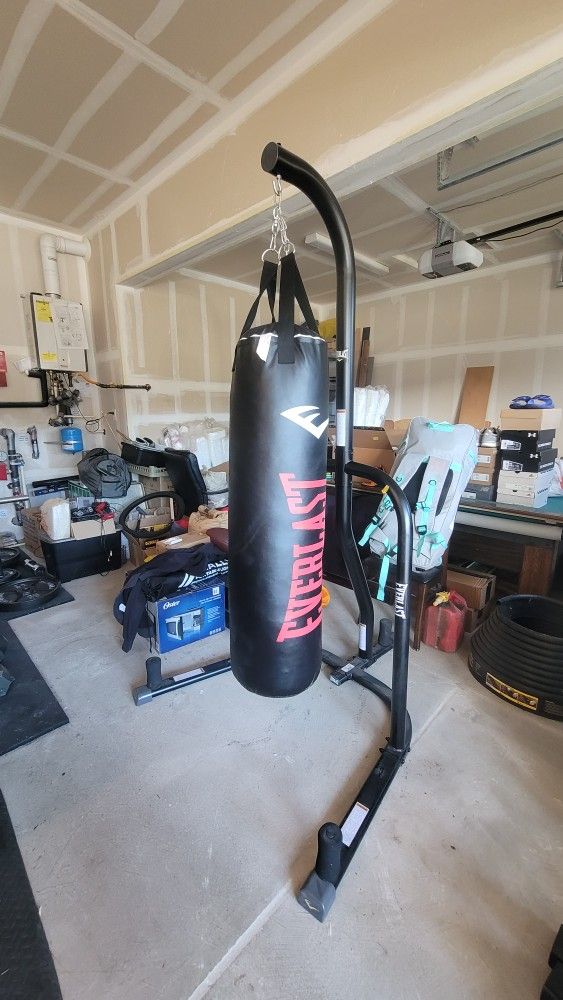 Everlast 100lb Punching Bag