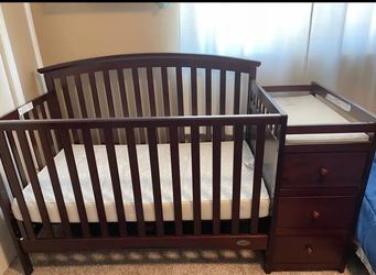 Dream on me Baby Crib with changing table and Mattress