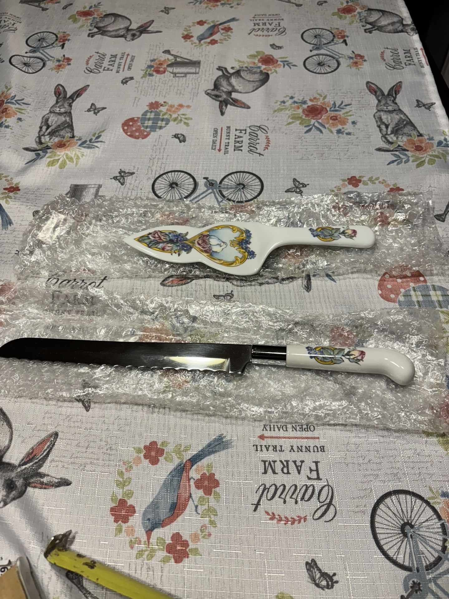 Vintage roman cake knife and server