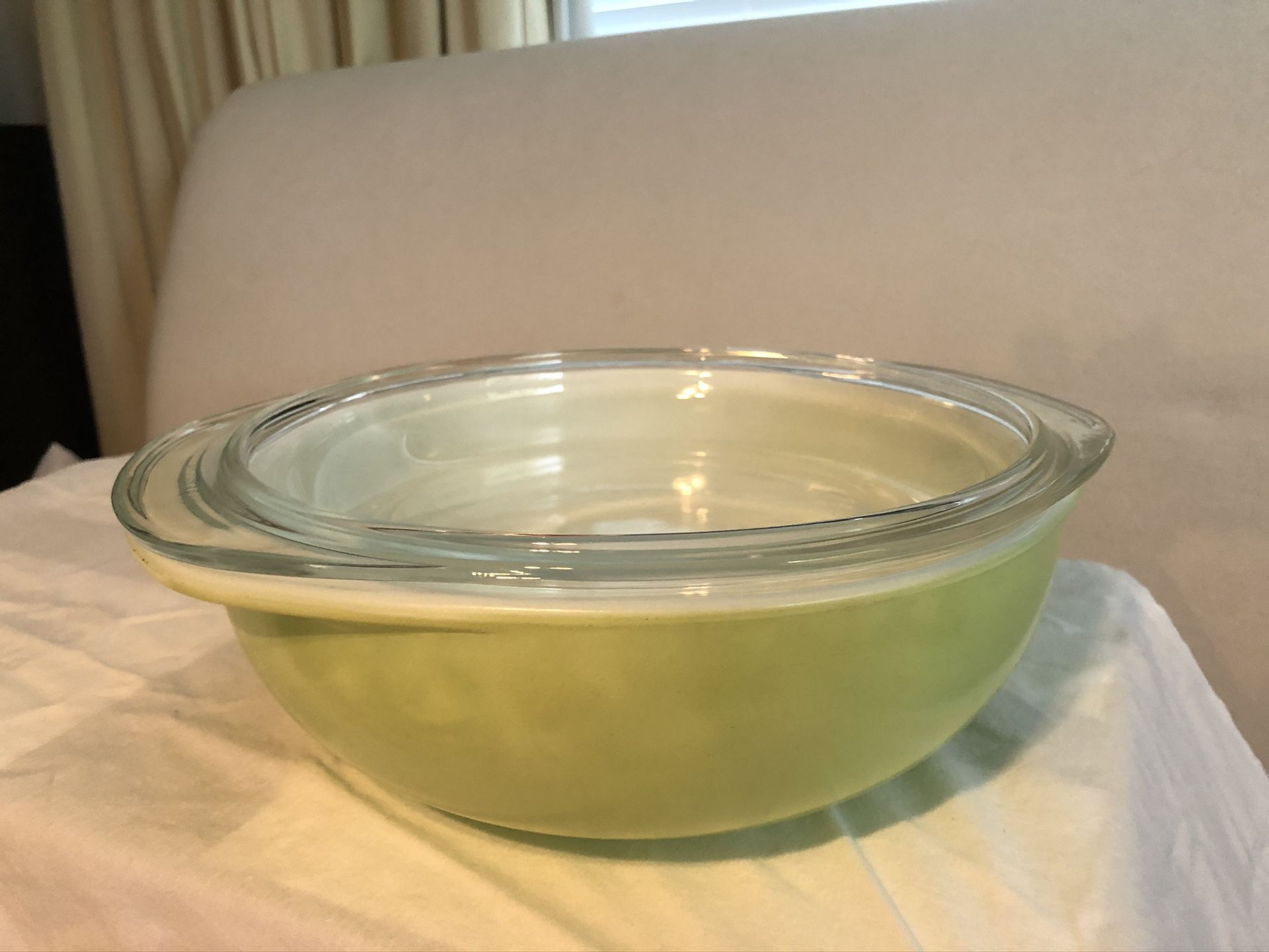 VINTAGE Green Pyrex Bowl with Glass Lid
