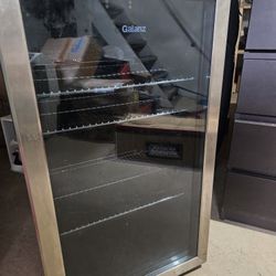Galanz 3.6 cu. ft. Mini Fridge - Excellent Condition!