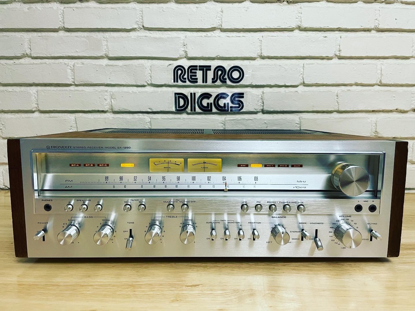 Vintage Pioneer SX-1250 Monster Stereo Receiver (Recap/Serviced)