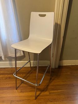 6 WHITE 30” BAR STOOLS 25 EACH