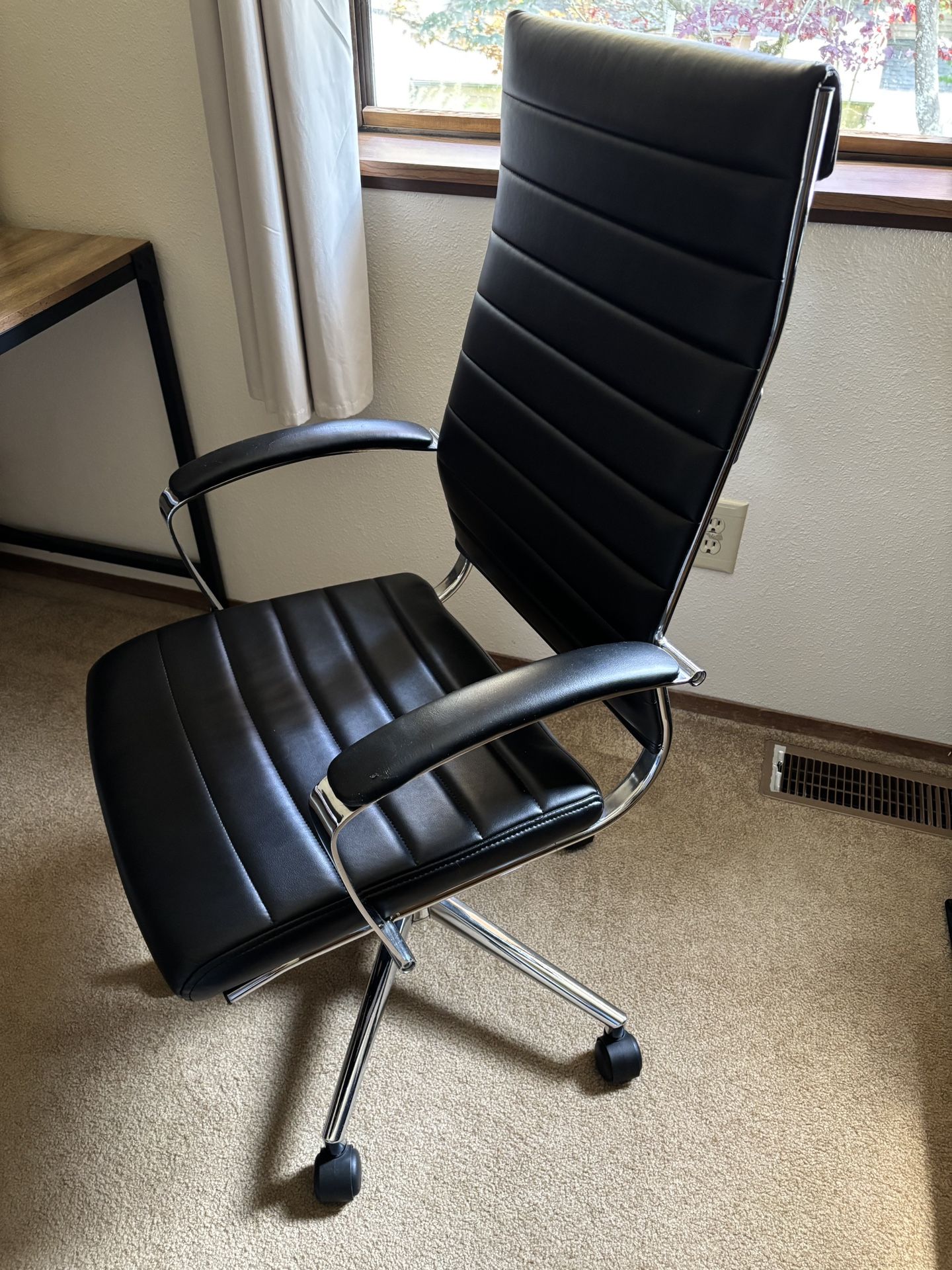 Office Chair / Desk