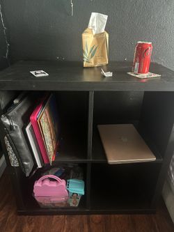 4 Cube Storage Bookshelf / End table 