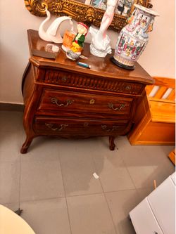 Furniture/Dresser / nightstand