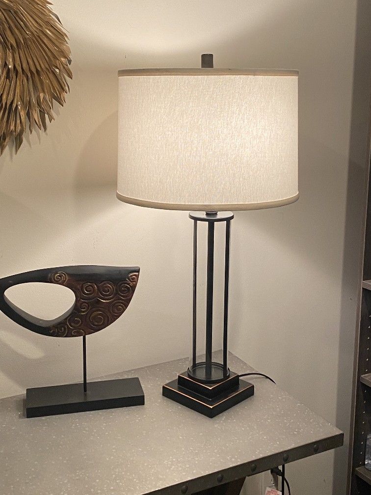 Oil Rubbed Bronze Table Lamp In Transitional Style In Perfect Condition H26"