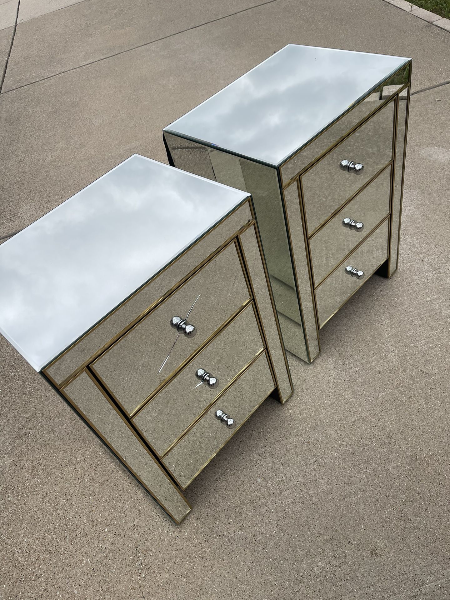 Mirrored 2 End Tables/ Nightstands 