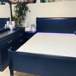 Gorgeous Modern BedSet With LED Lights For Sale