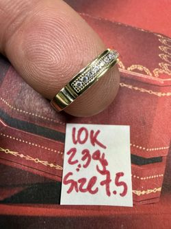 10K Solid Gold Wedding Ring CUBIC ZIRCONIUM STONES 2.3Gr Size 7.5